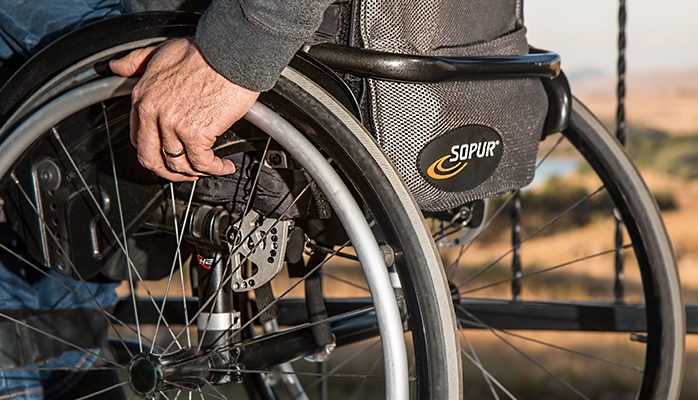 Accident de la circulation : un fauteuil roulant électrique n’est pas un VTM